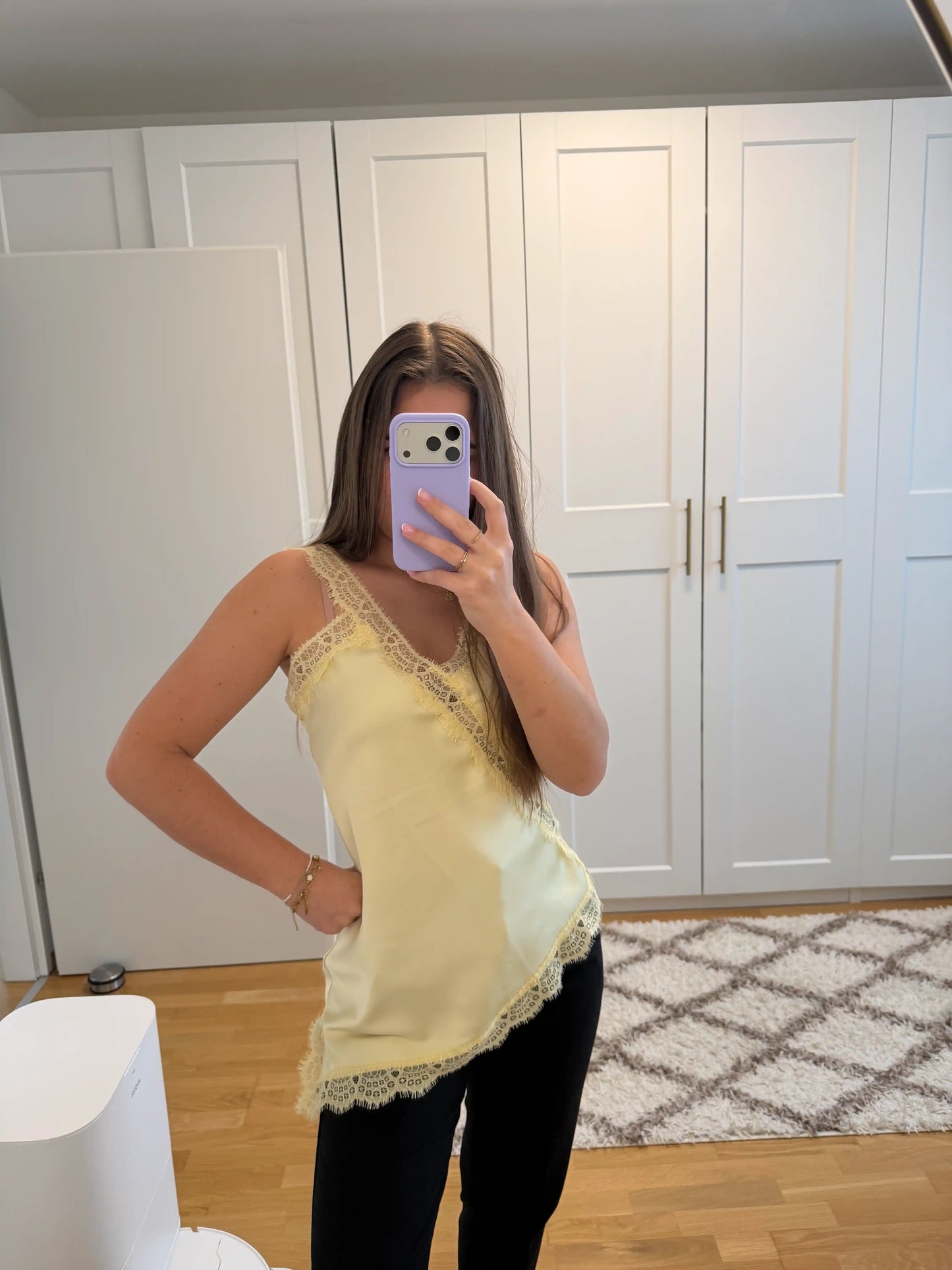 Top "Lace Trim" Pastellgelb