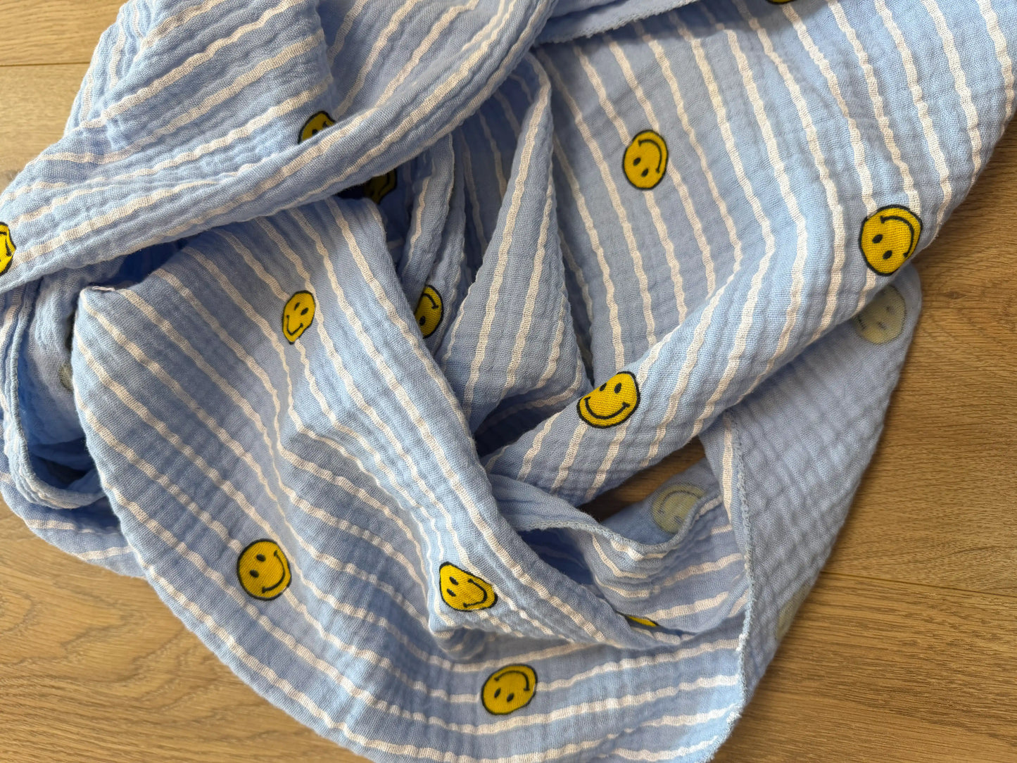 Musselinschal "Smiley" Hellblau