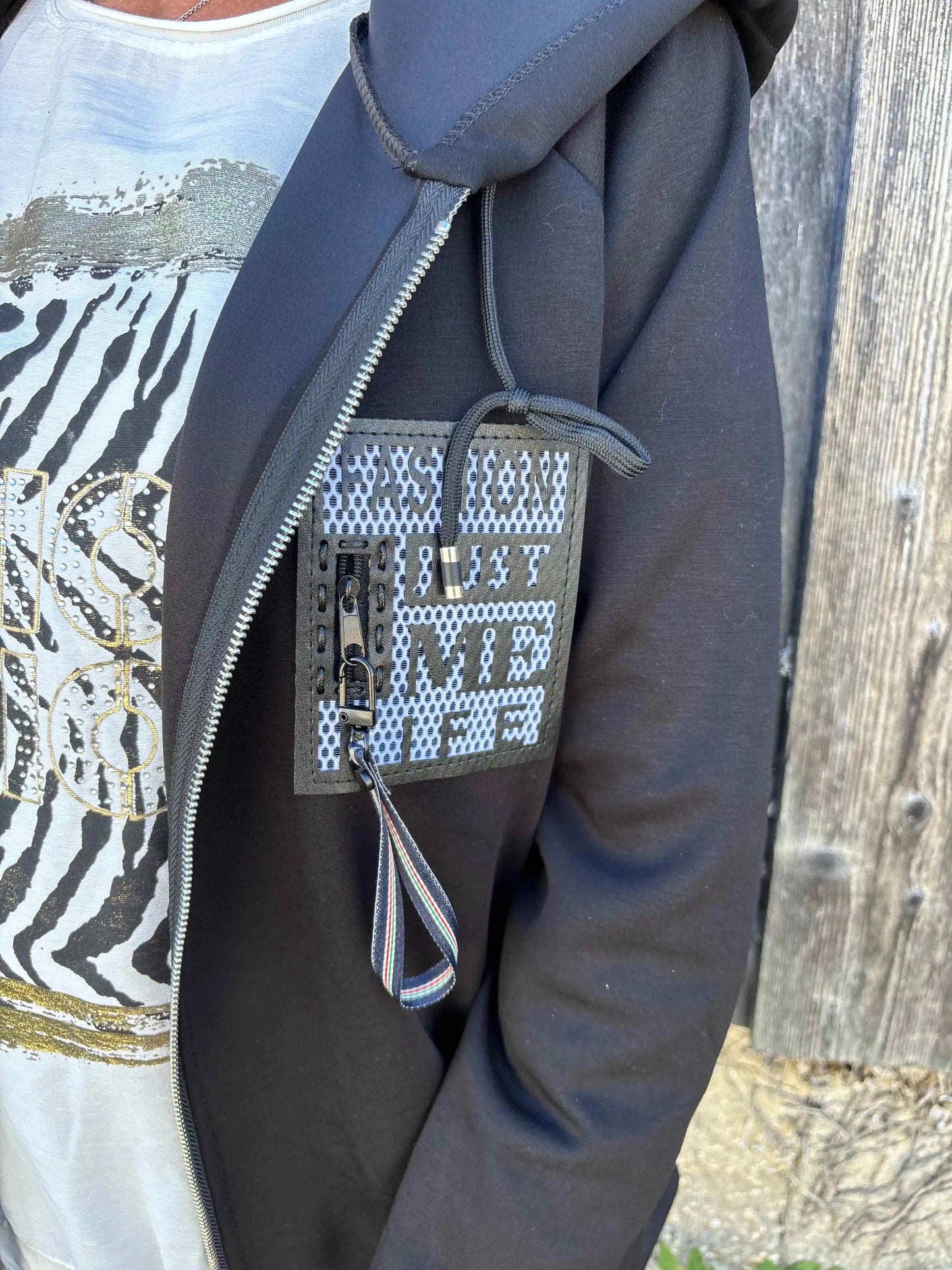 Kapuzenjacke "Just Me" Schwarz