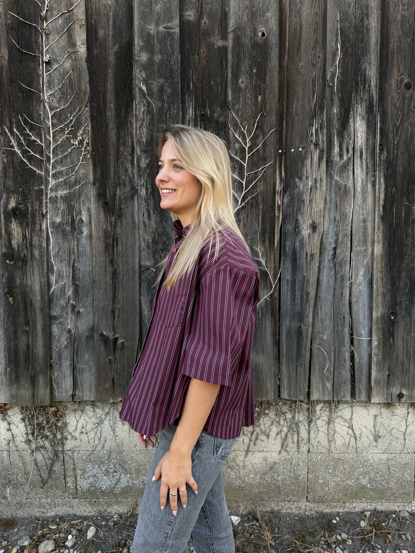 Crop-Bluse "Pinstripe" Weinrot