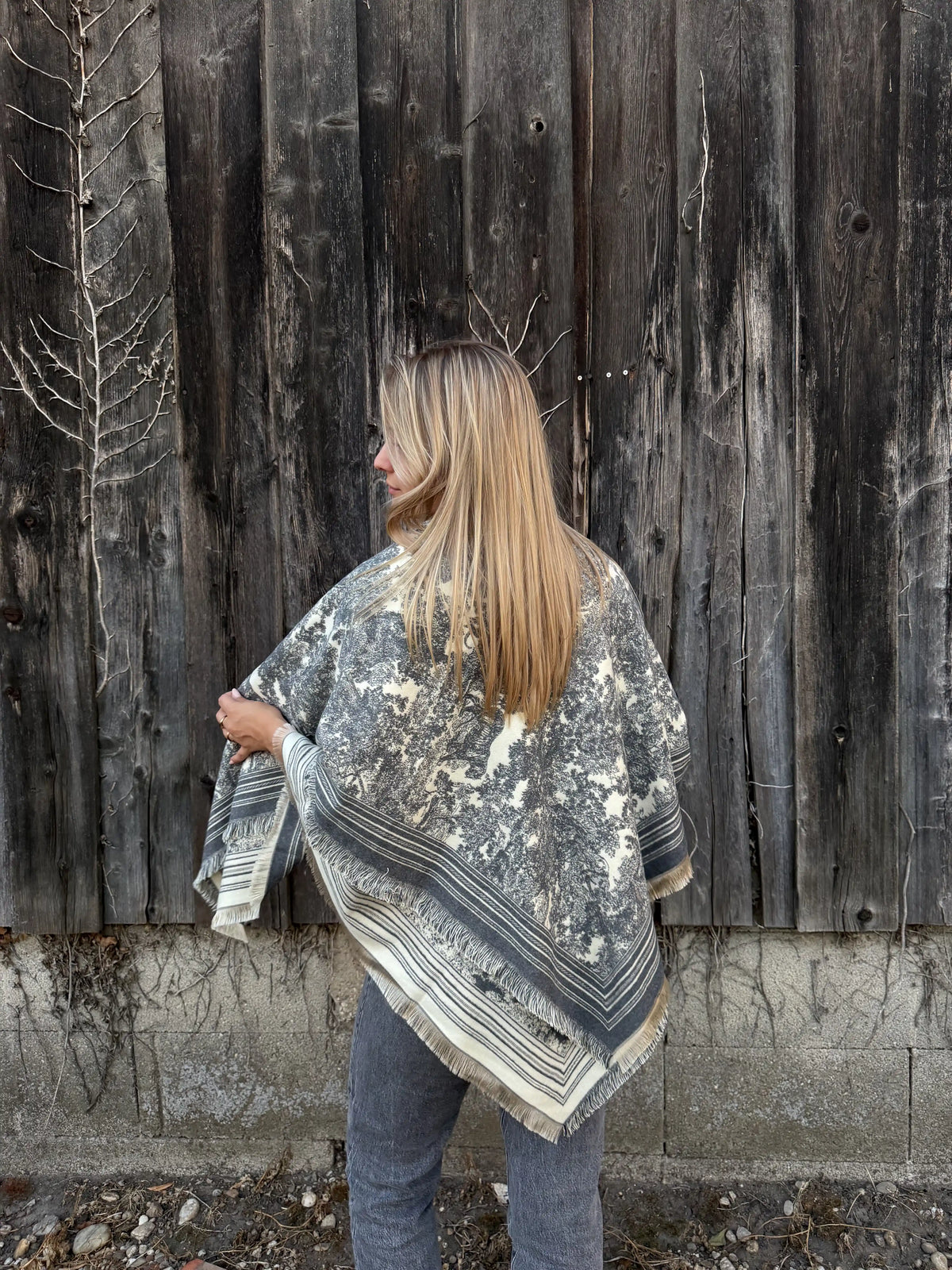Schal "Toile" Grau