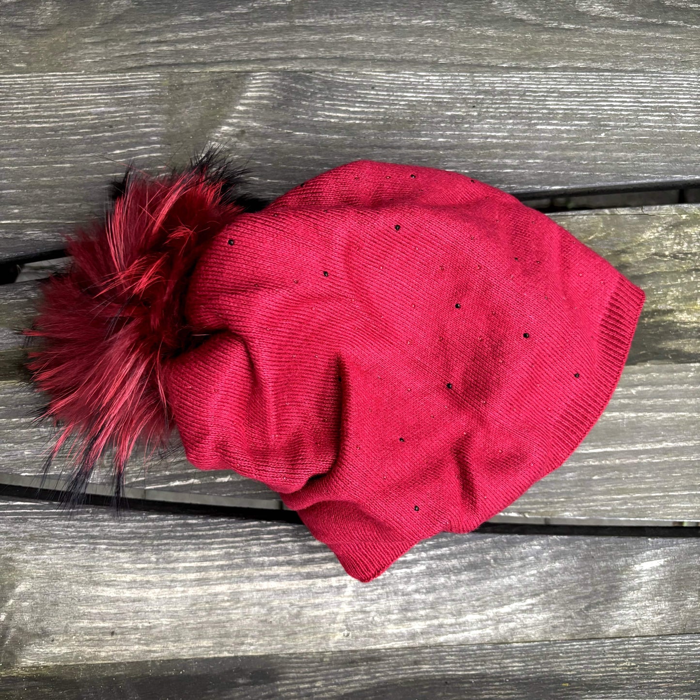 Haube W24-1 Rot mit Strasssteinen