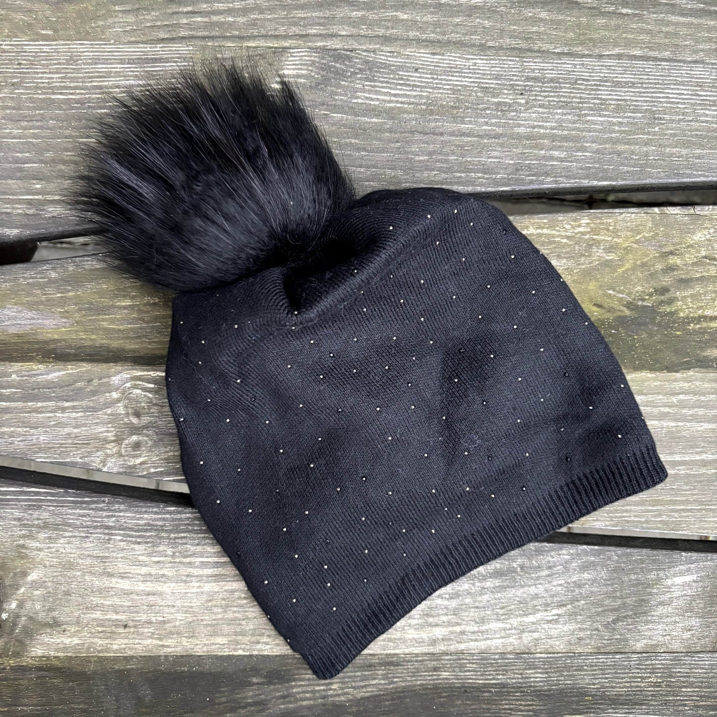 Haube W24-1 Schwarz mit Strasssteinen