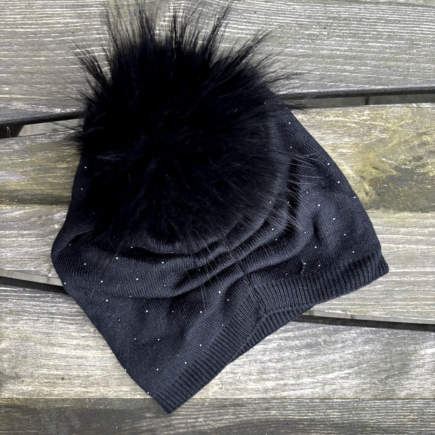 Haube W24-1 Schwarz mit Strasssteinen