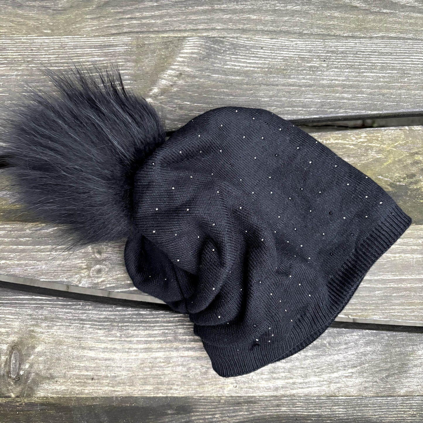 Haube W24-1 Schwarz mit Strasssteinen