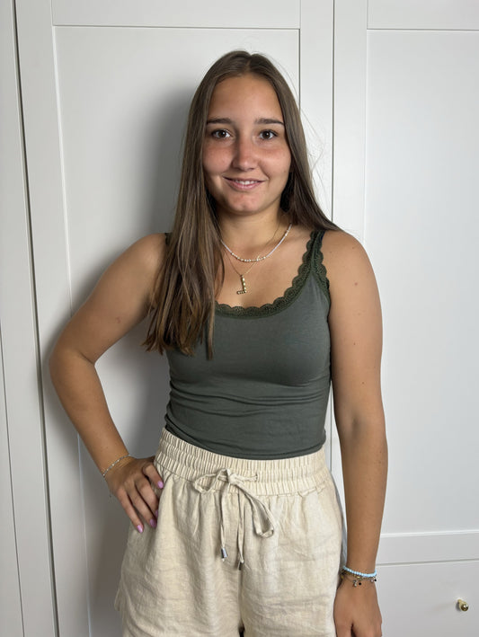 Trägertop mit Spitze Olivegrün