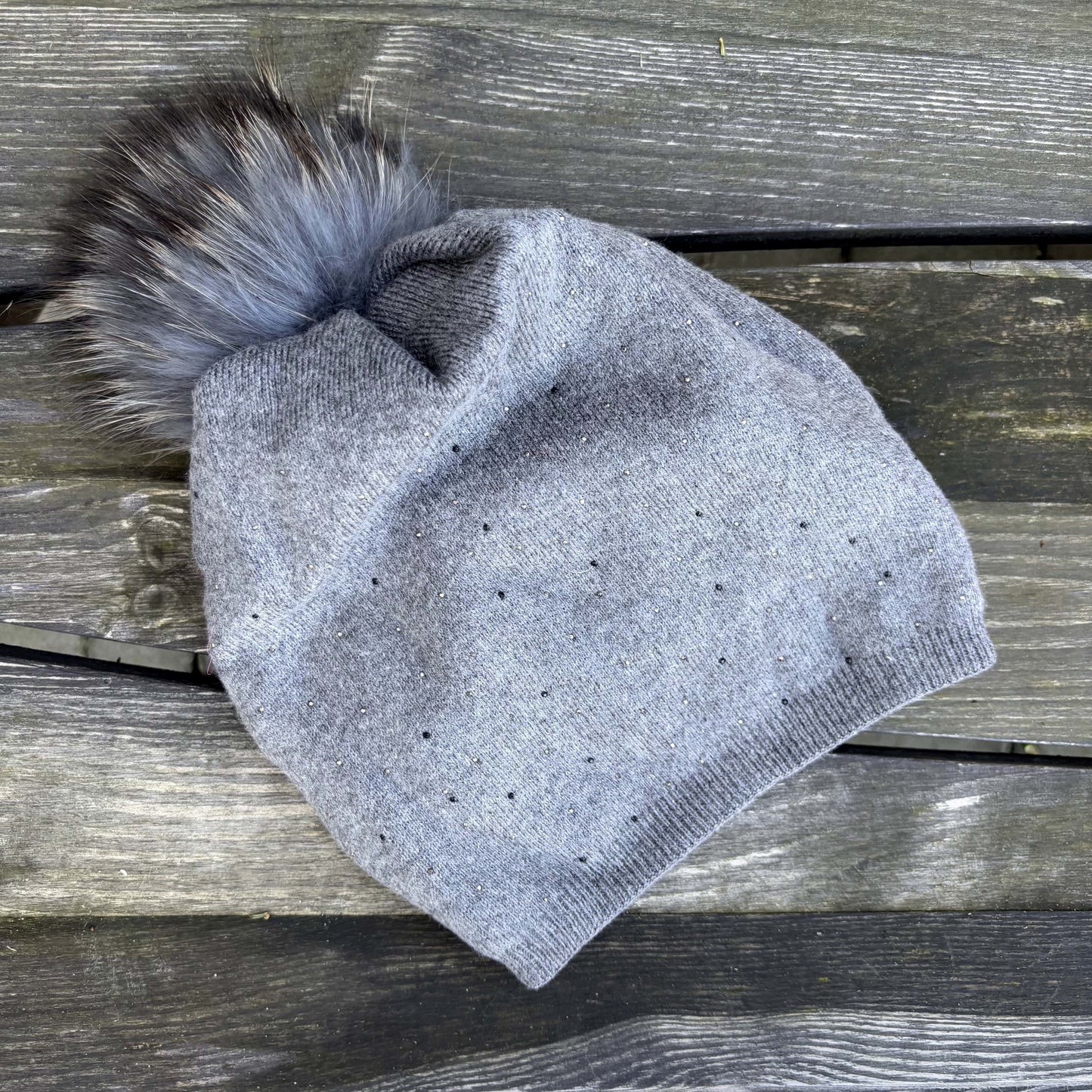 Haube W24-1 Grau mit Strasssteinen