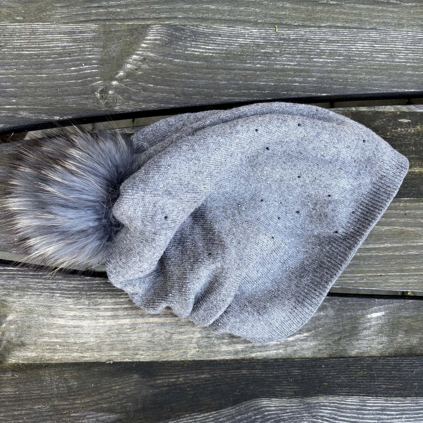 Haube W24-1 Grau mit Strasssteinen