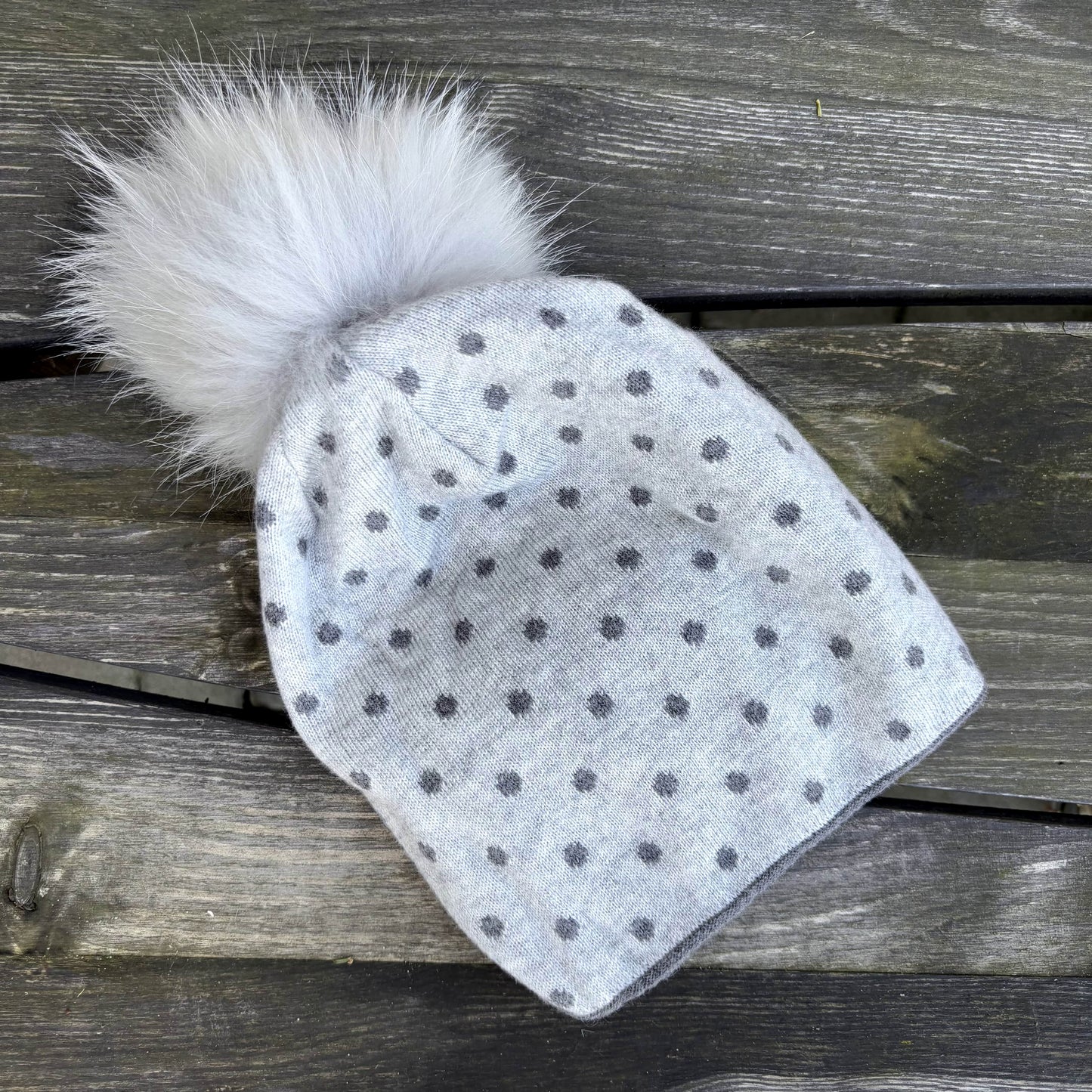 Haube „Punkti“ Grau