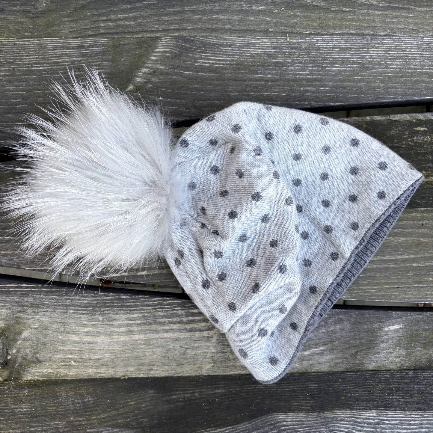 Haube „Punkti“ Grau