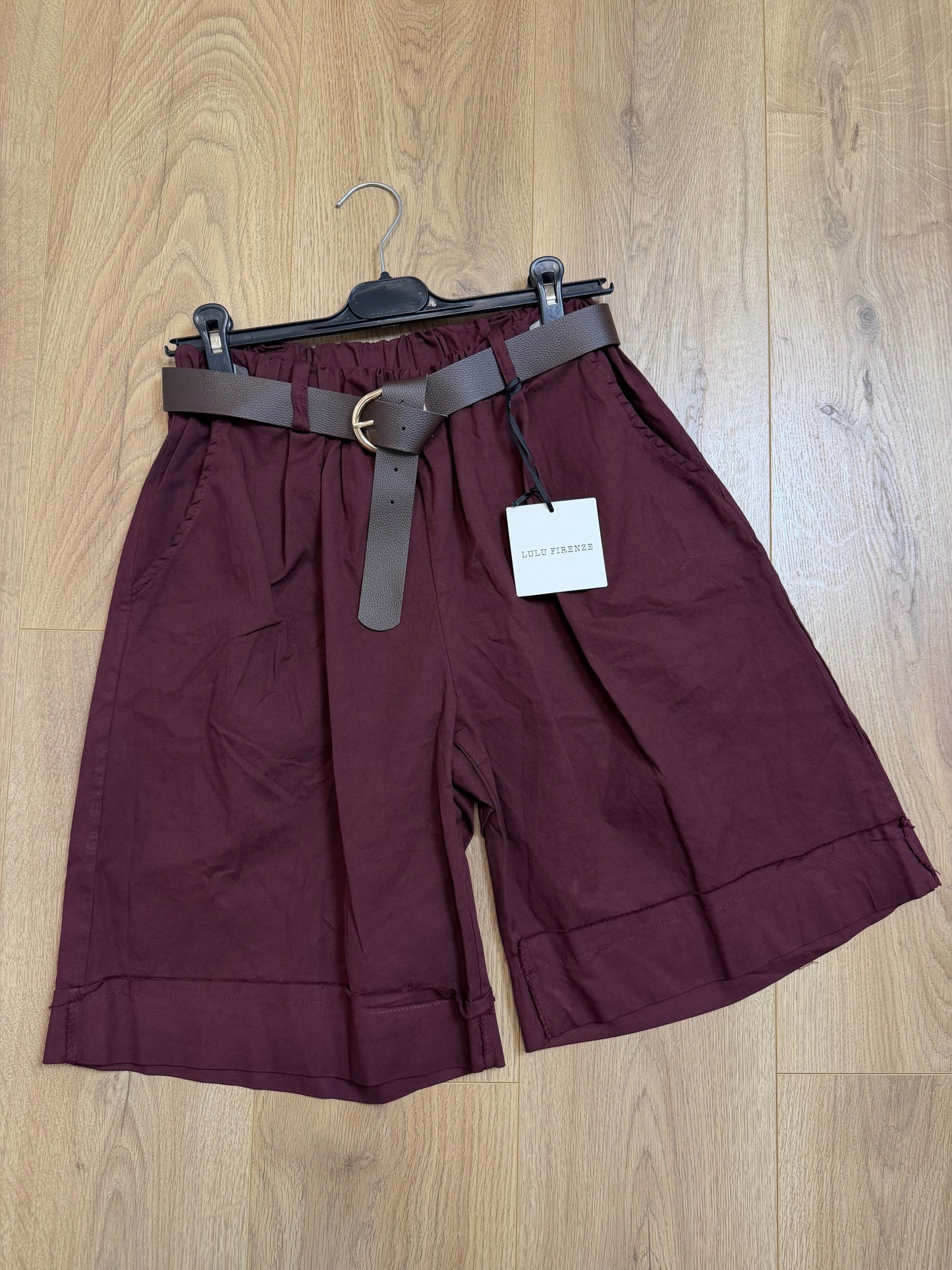 Bermuda-Shorts Weinrot