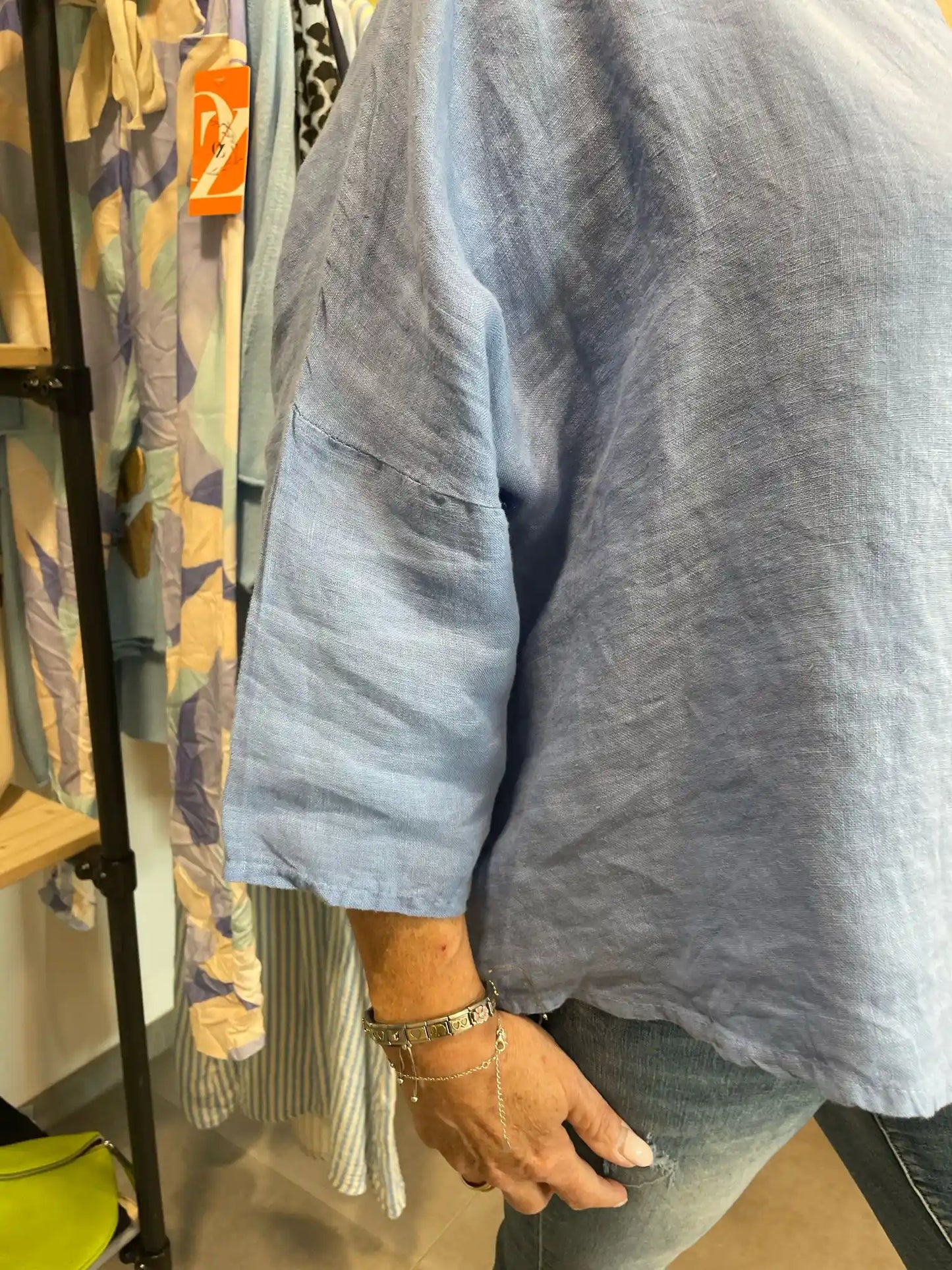 Leinenbluse "Holzknopf" Hellblau