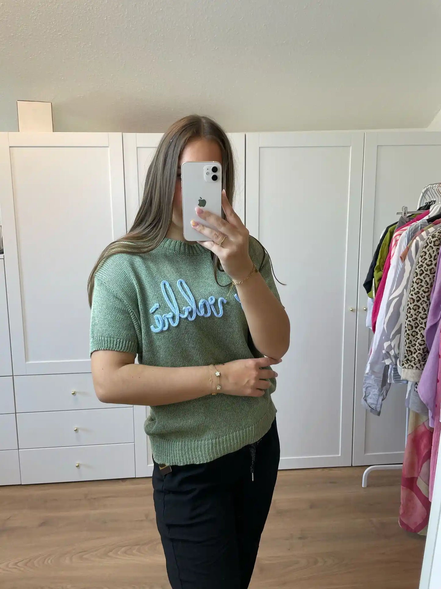 Kurzarmstrickshirt "Aufschrift" Olivegrün