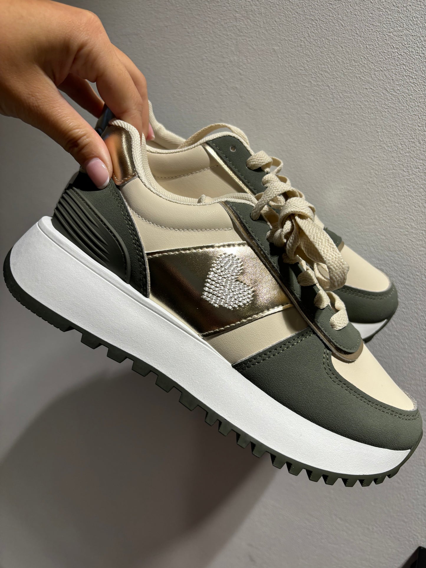 Sneaker „Herz“ Olivegrün