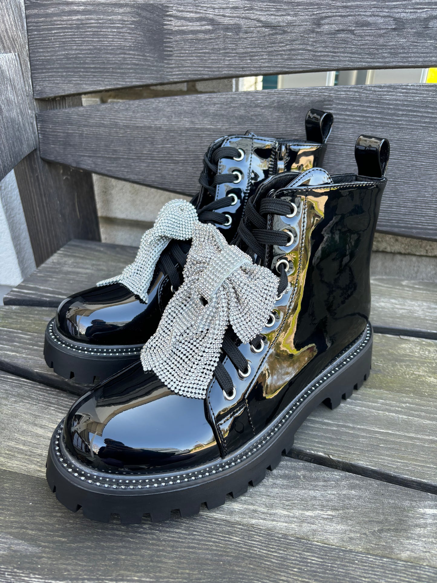 Boots „Mascherl“ Schwarz