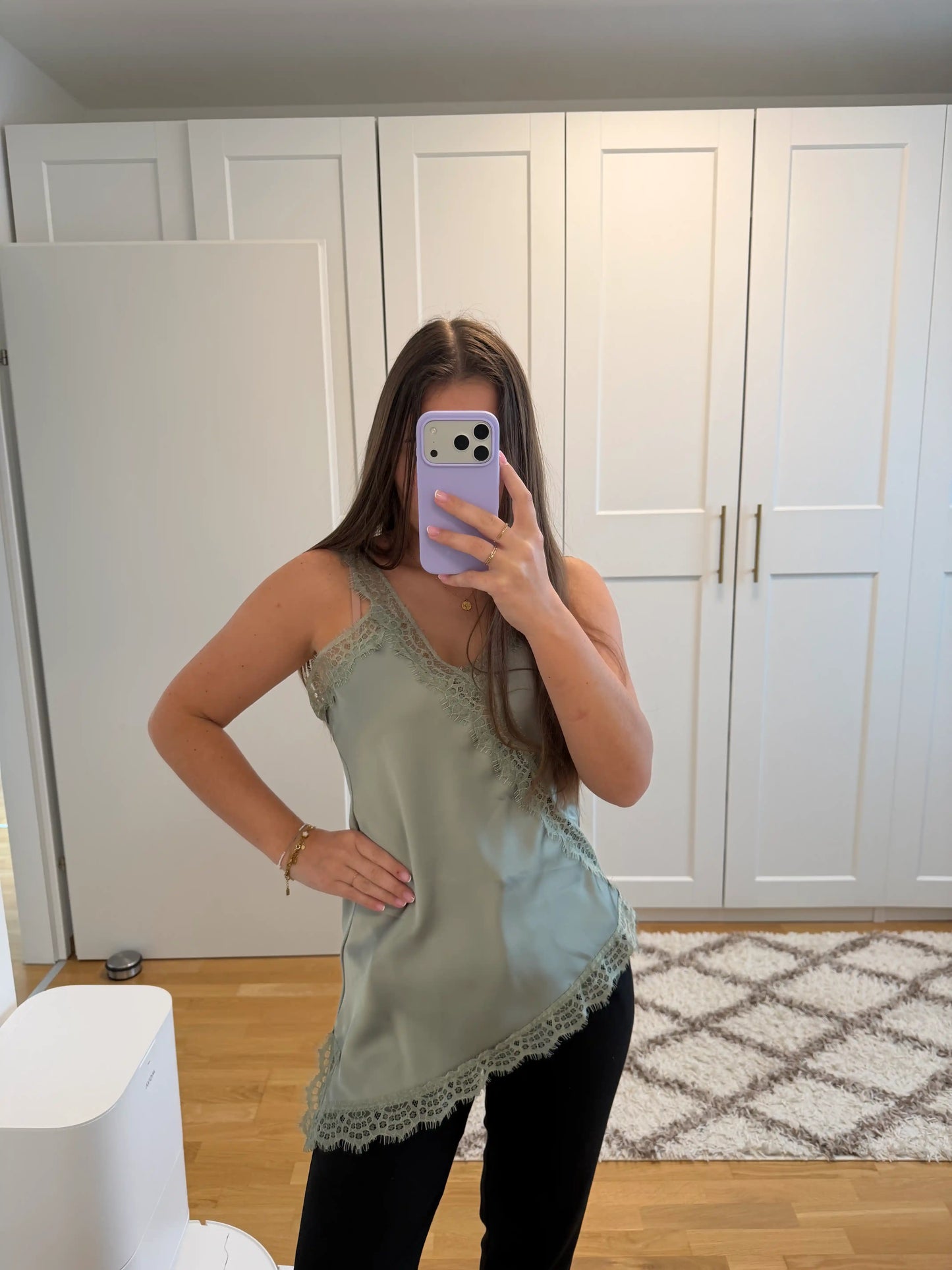Top "Lace Trim" Grün