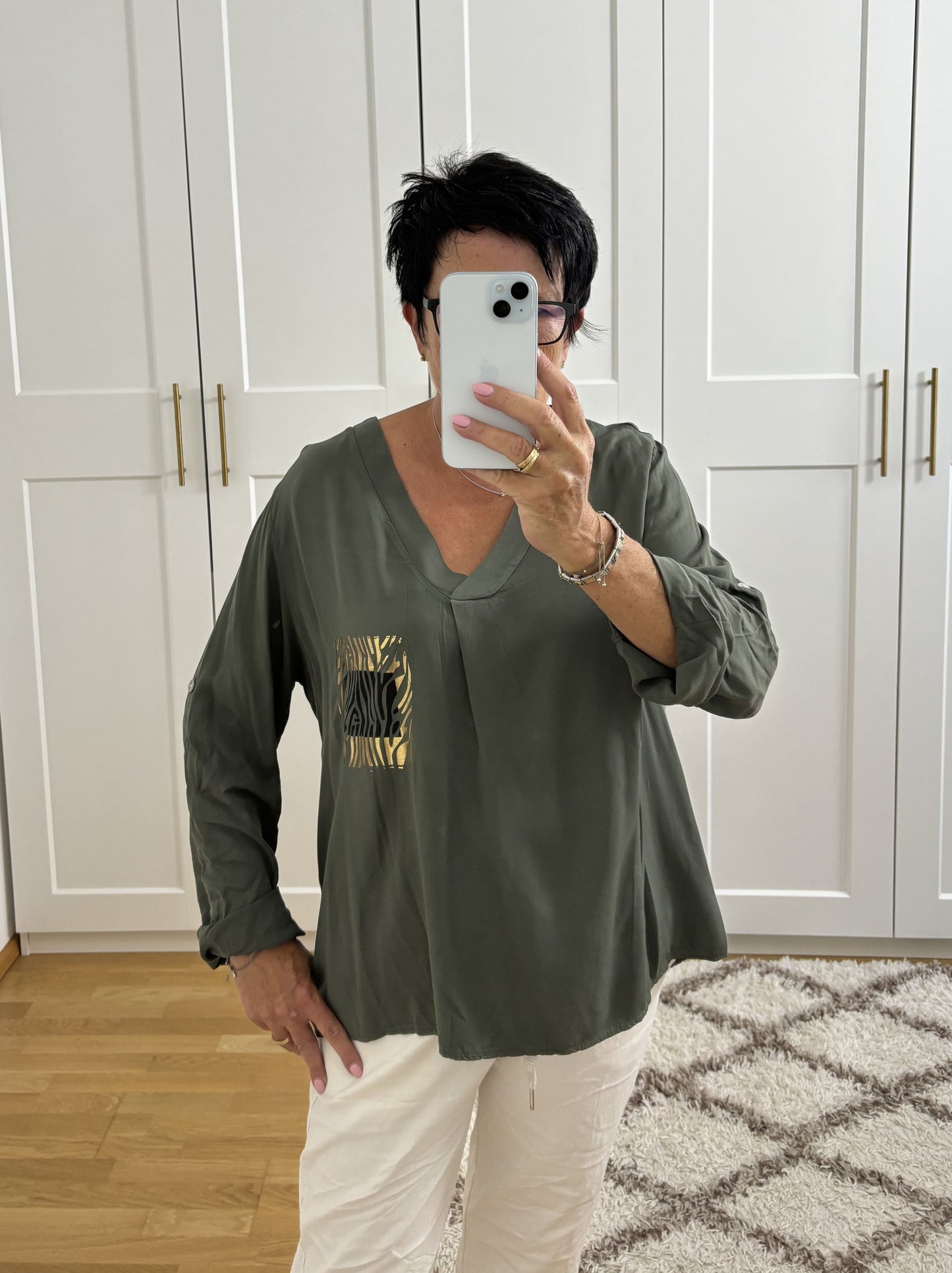 Bluse mit Zebradetail Olivegrün