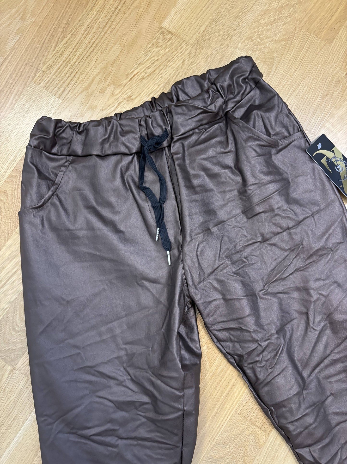 Jogpants/Stoffhose Lederimitat Schokobraun