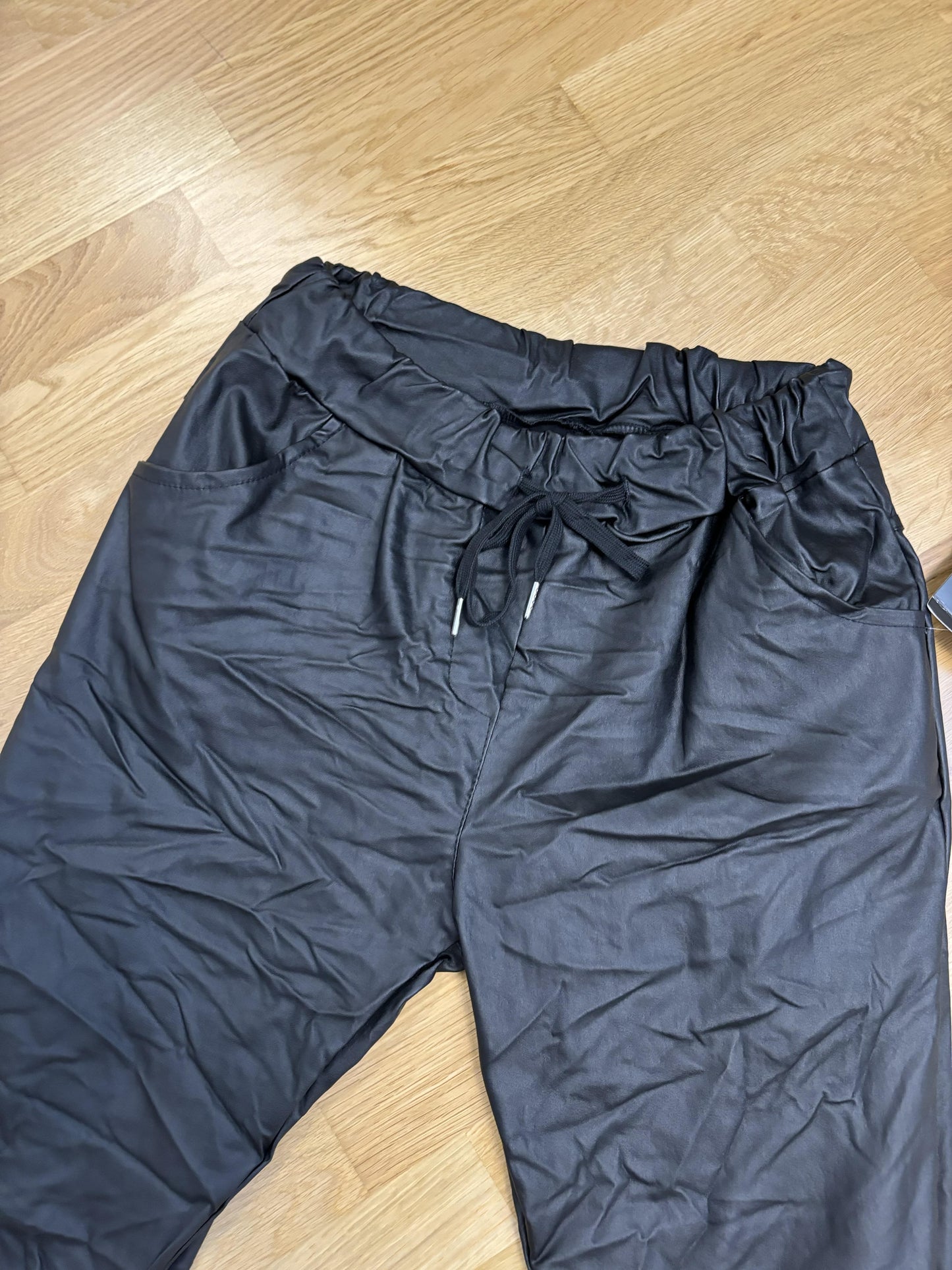 Jogpants/Stoffhose Lederimitat Schwarz