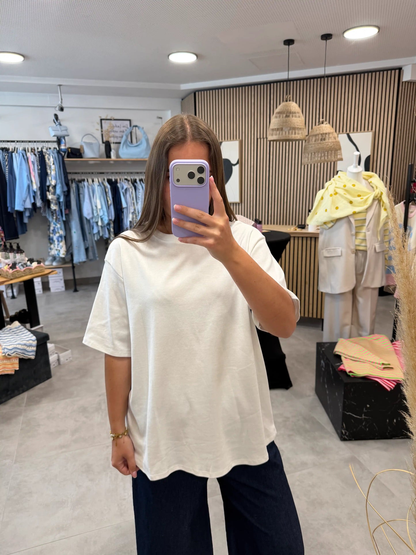 Oversize Shirt "Essential" Weiß
