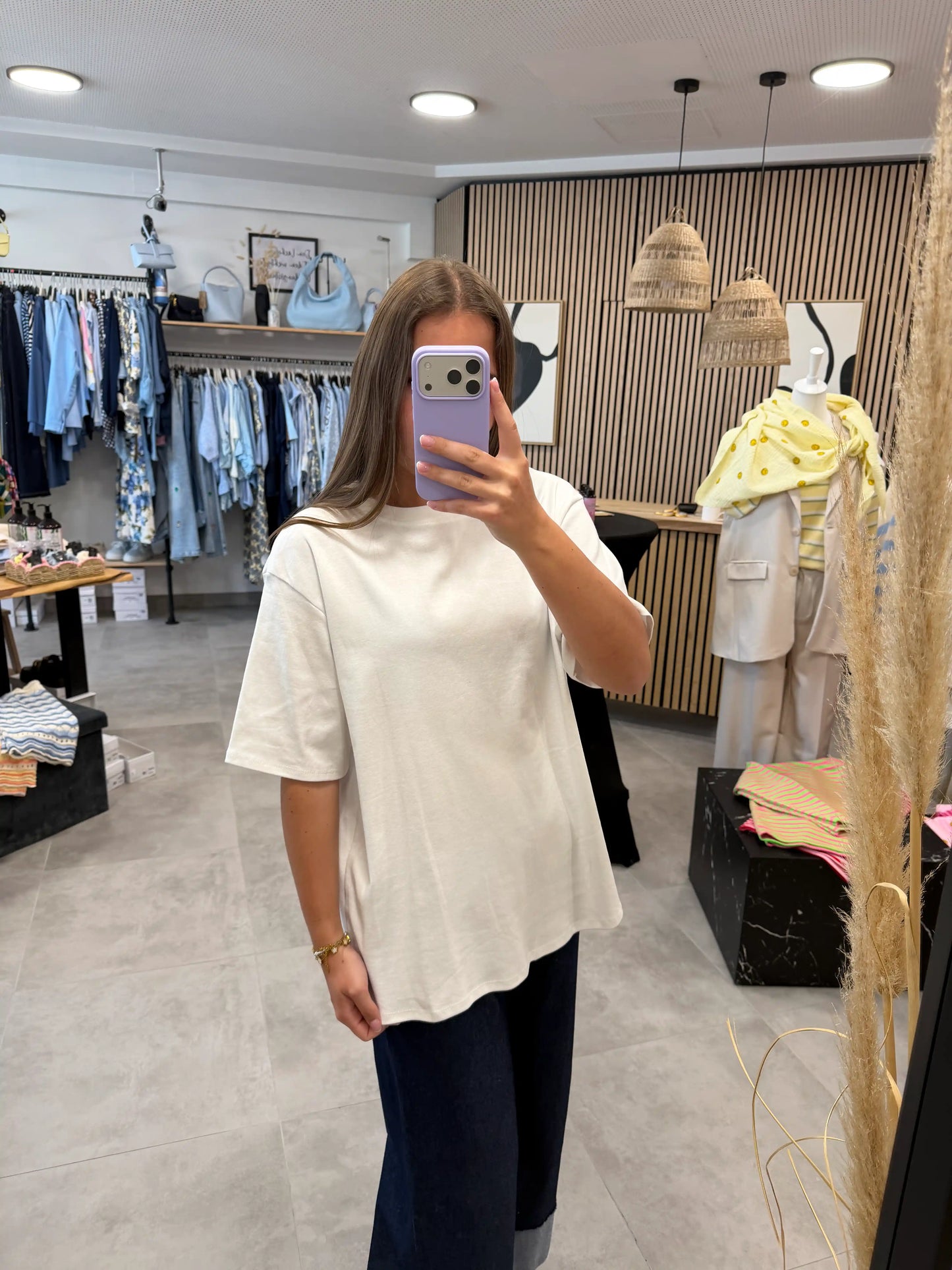 Oversize Shirt "Essential" Weiß
