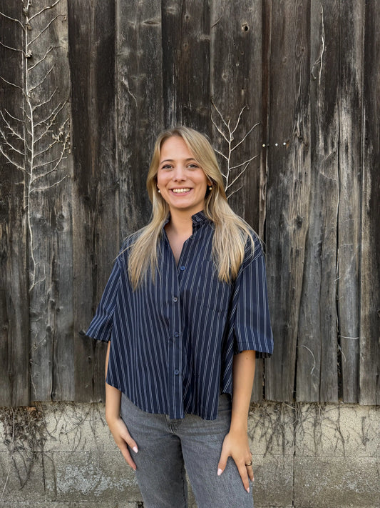Crop-Bluse "Pinstripe" Dunkelblau