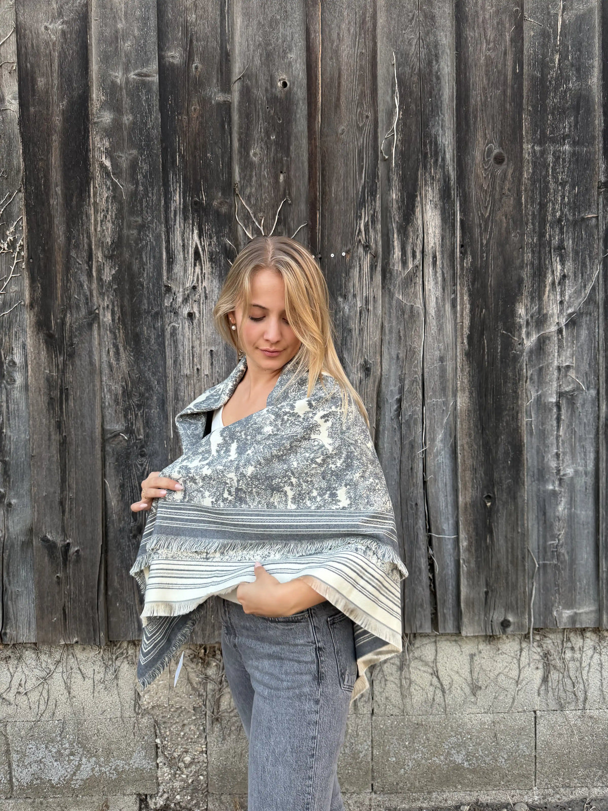 Schal "Toile" Grau