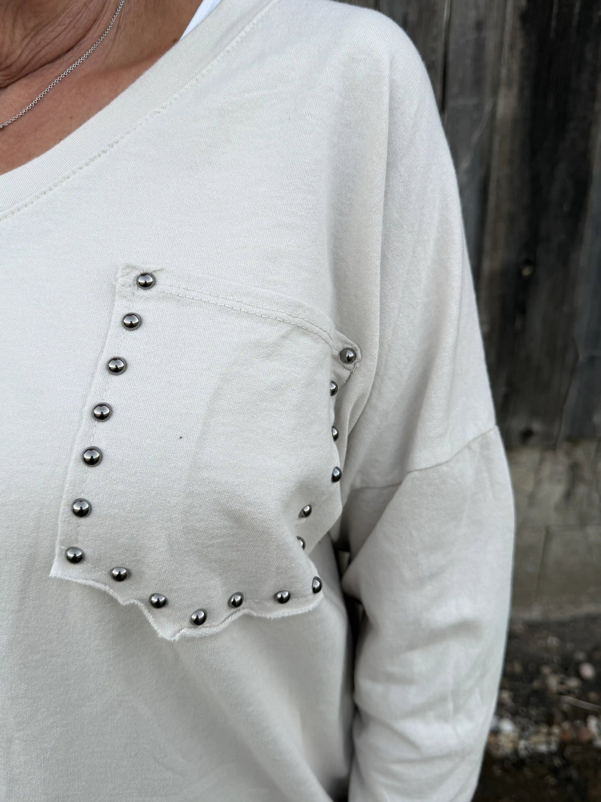Langarmshirt "Nietentasche" Beige