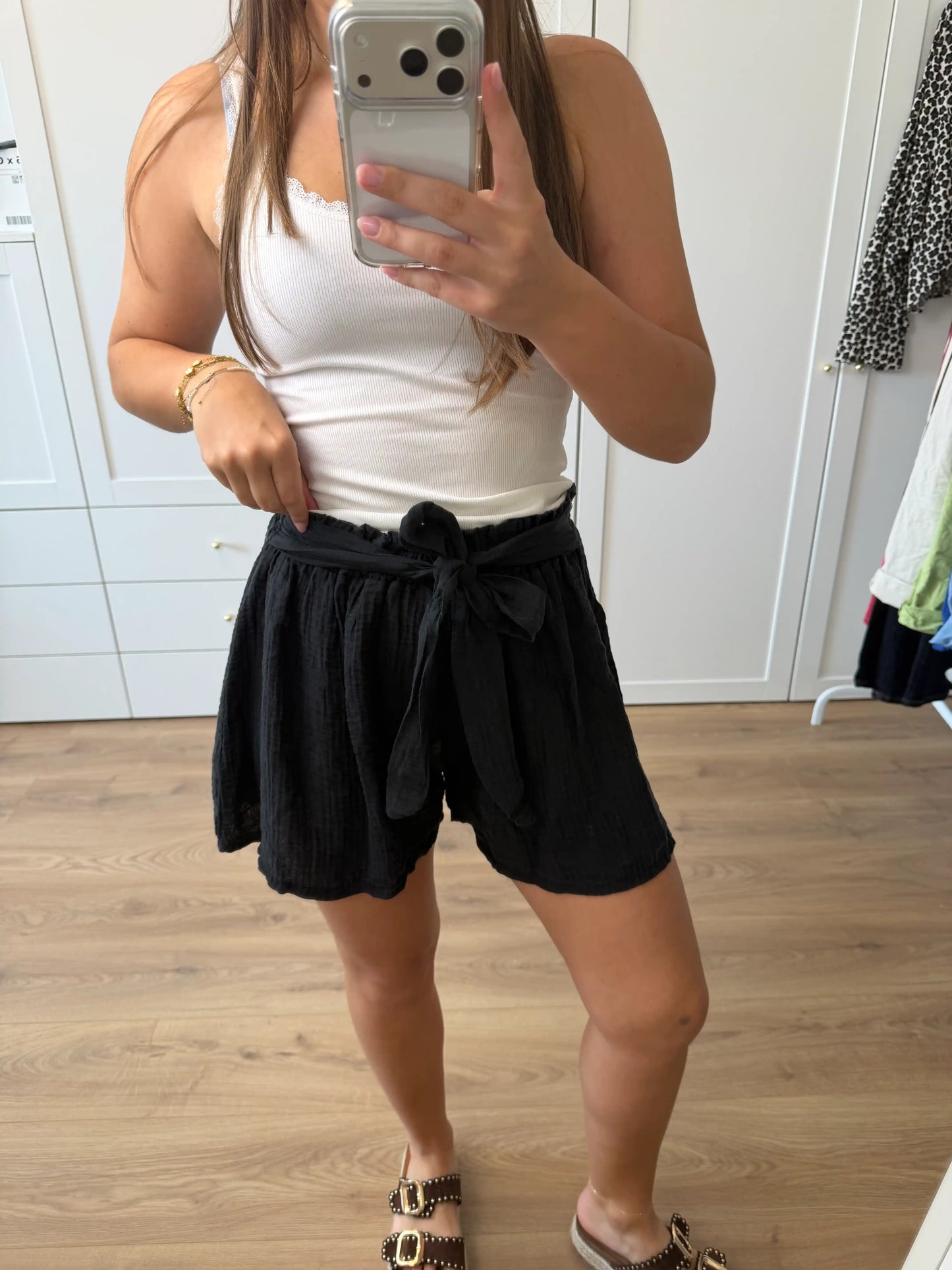 Short "Sage" Schwarz
