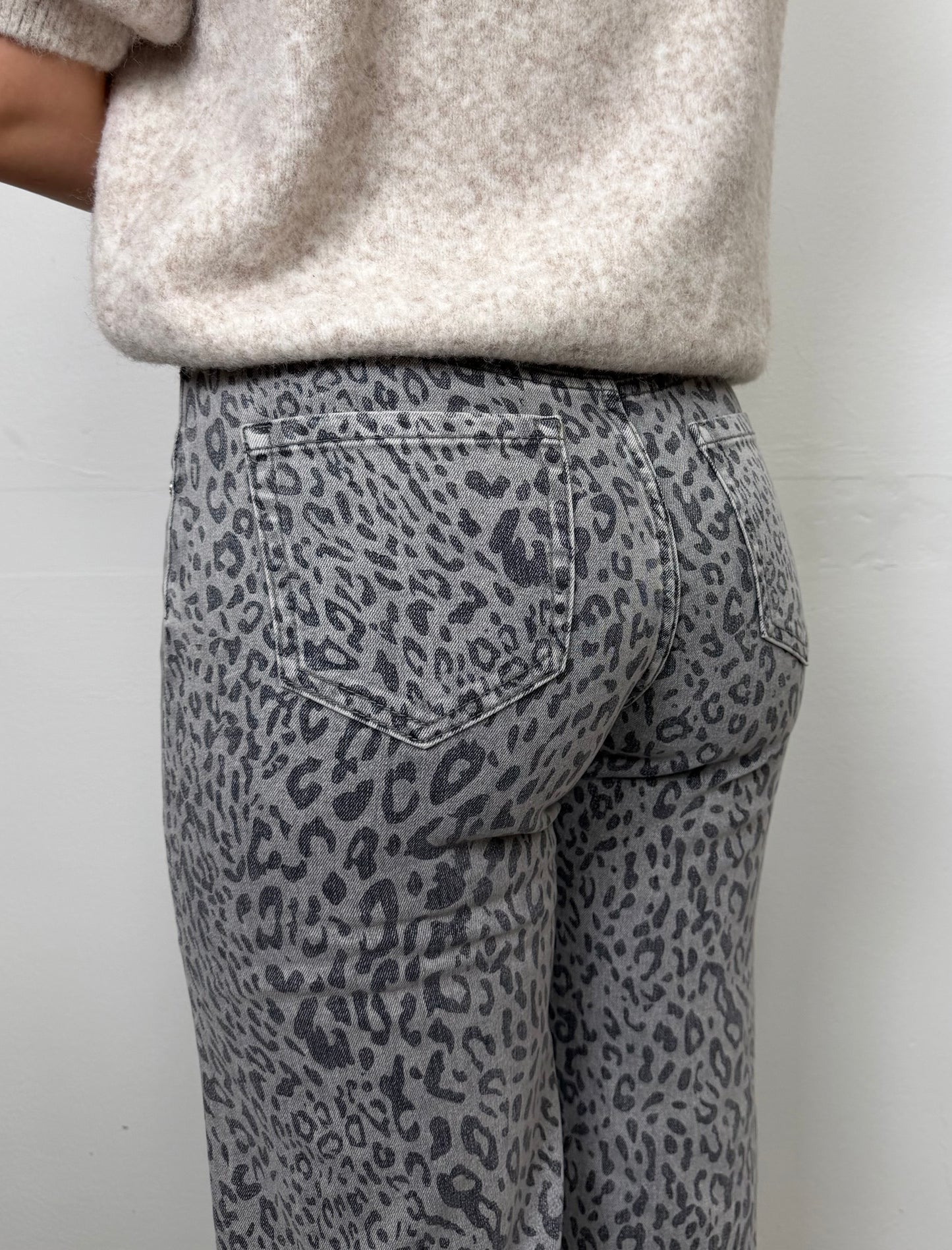 Straight-Jeans "Greyleopard"