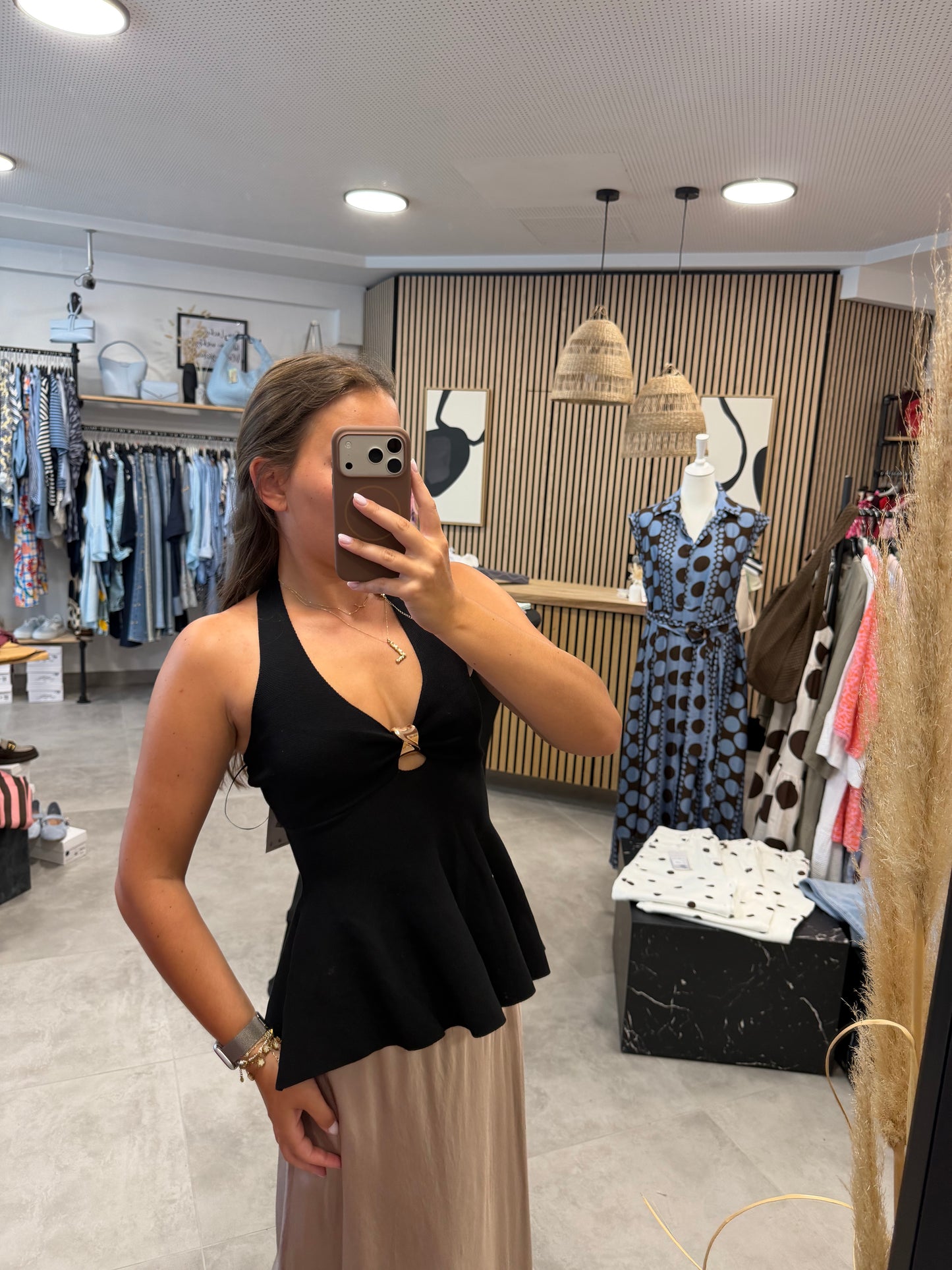 Top "Feminine" Schwarz