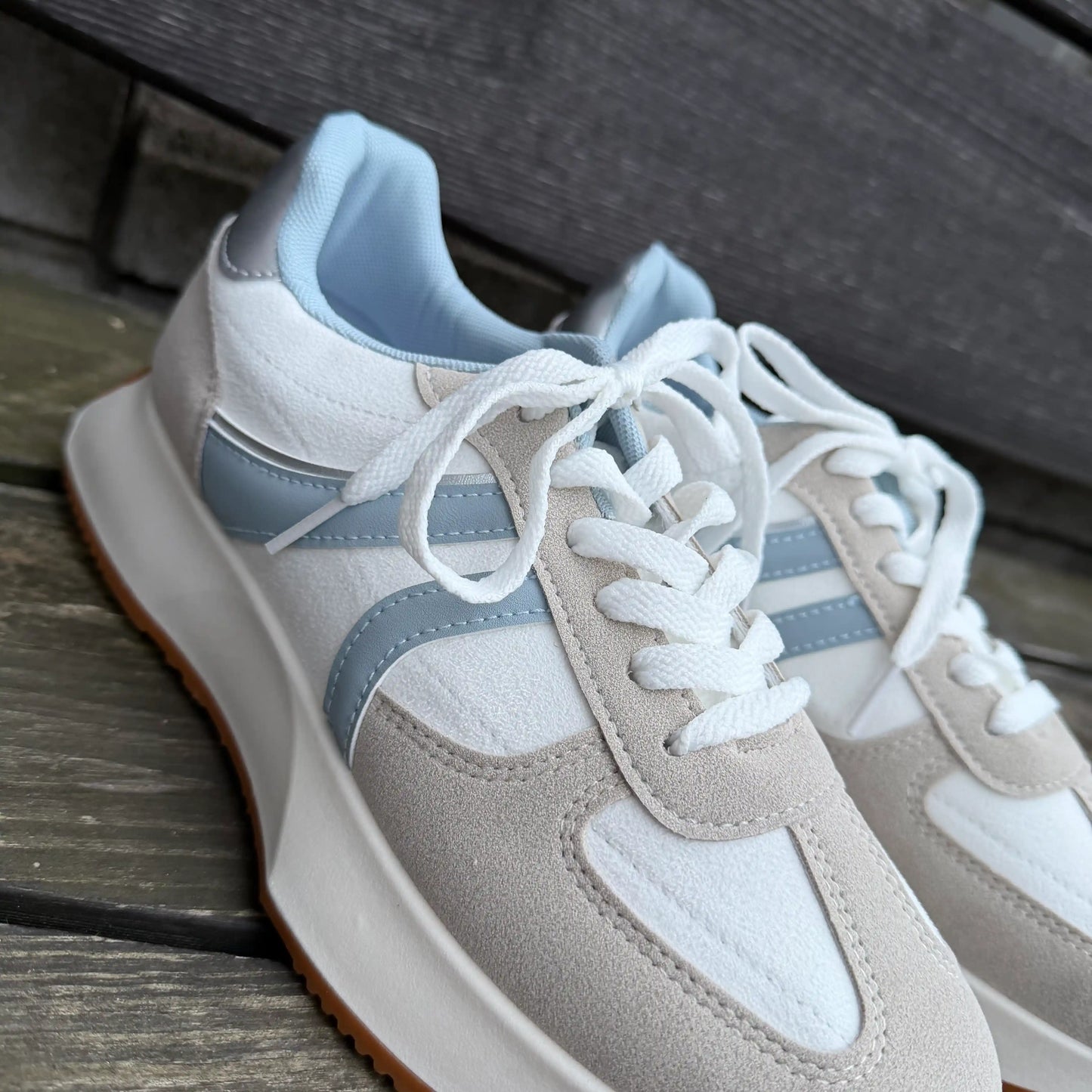 Sneaker "Blue Stripe Beige"