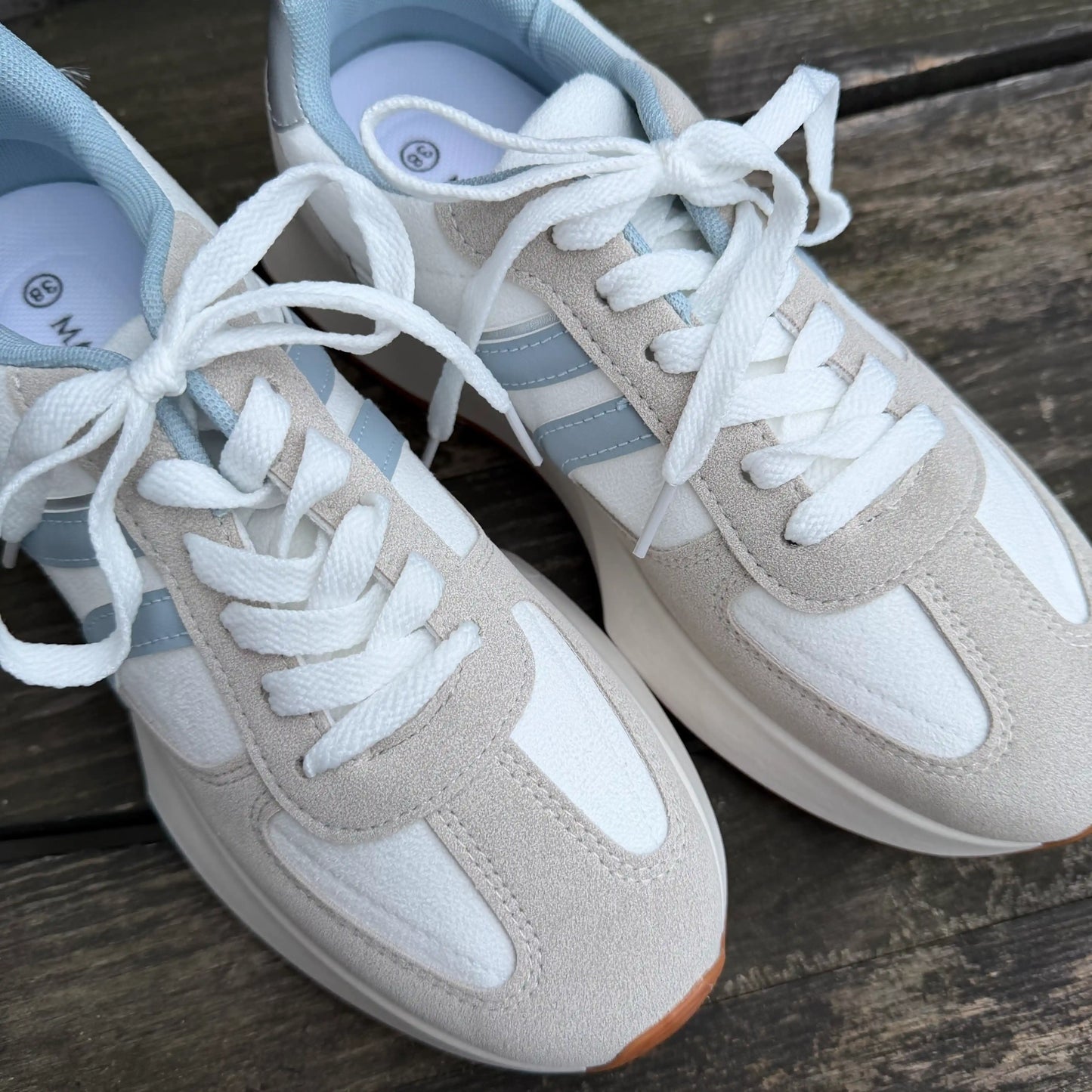 Sneaker "Blue Stripe Beige"