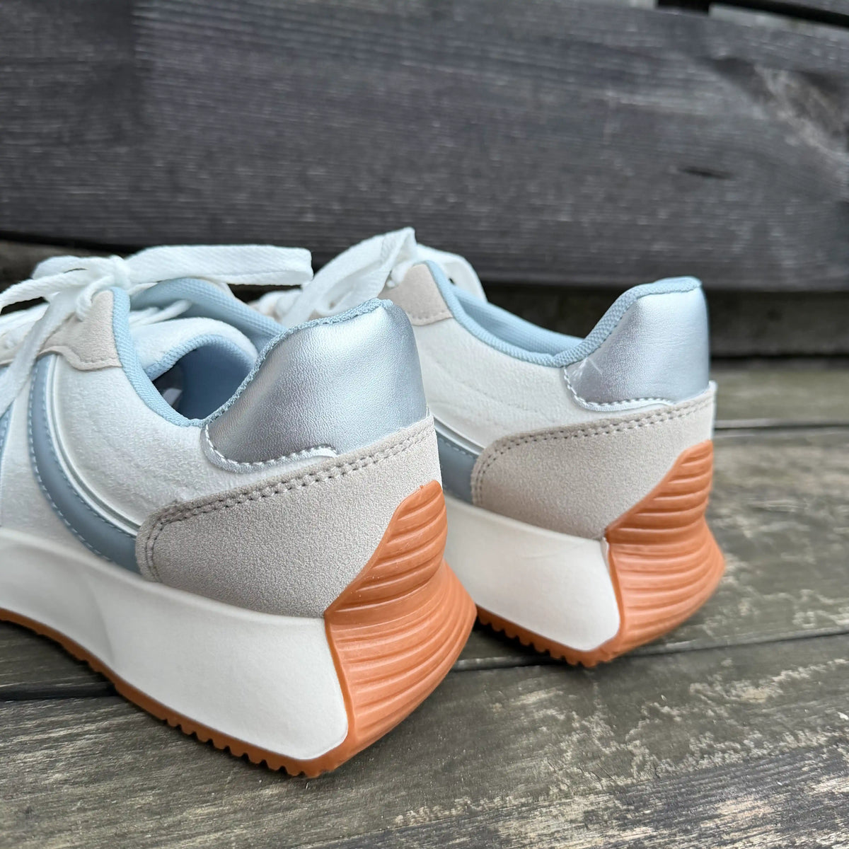 Sneaker "Blue Stripe Beige"
