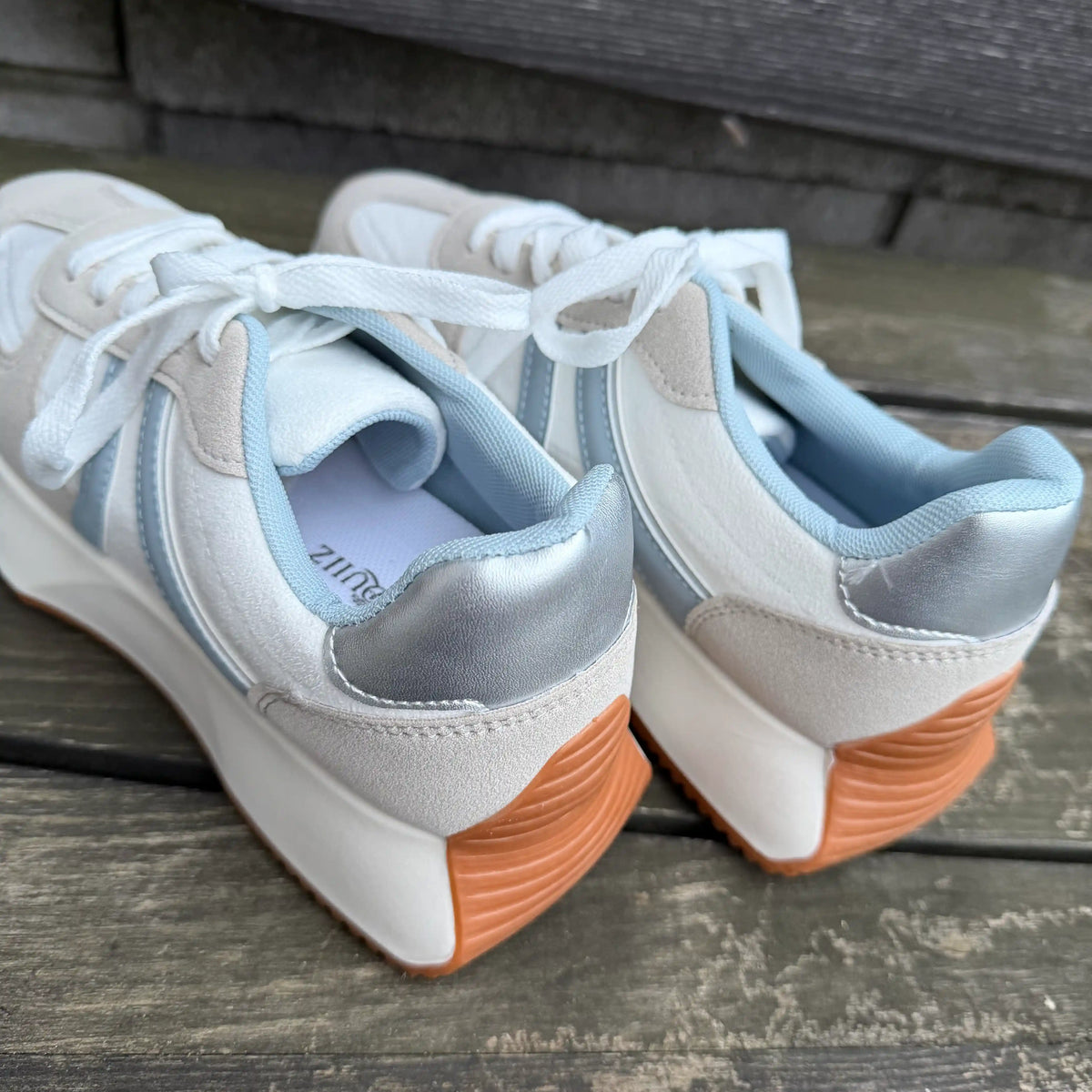 Sneaker "Blue Stripe Beige"